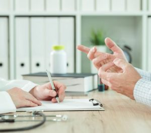 Lee más sobre el artículo Geriatras a Domicilio en Santiago: Atención Médica de Excelencia en la Comodidad del Hogar